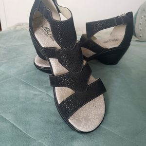 JBU by Jambu memory foam blk sandals sz9M vegan upper 2 1/2 in heel. Excell cond